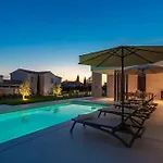 Design Emily White With Seaview Near Rovinj 빌라 *