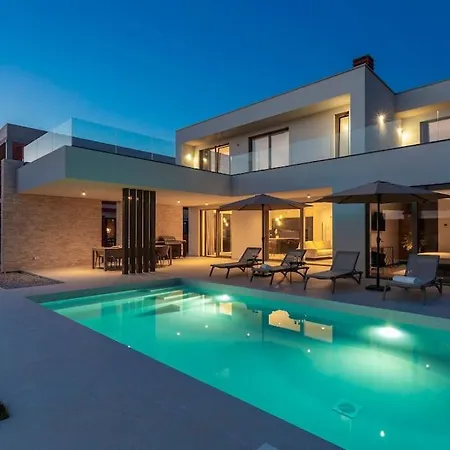 Design Emily White With Seaview Near Rovinj 빌라 발