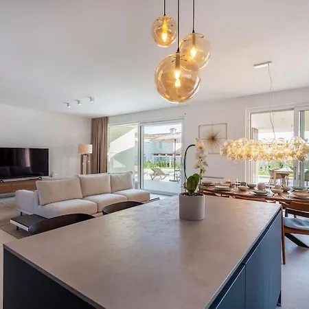 Design Emily White With Seaview Near Rovinj Willa