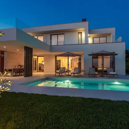 Design Emily White Near Rovinj * Bale